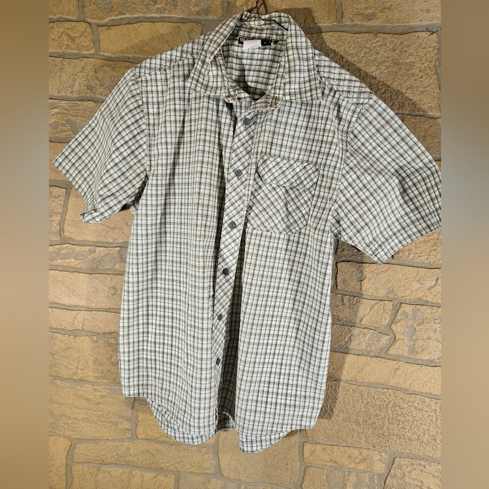 UNDER ARMOUR Loose Fit Button Down Dress Shirt Size Men's Medium